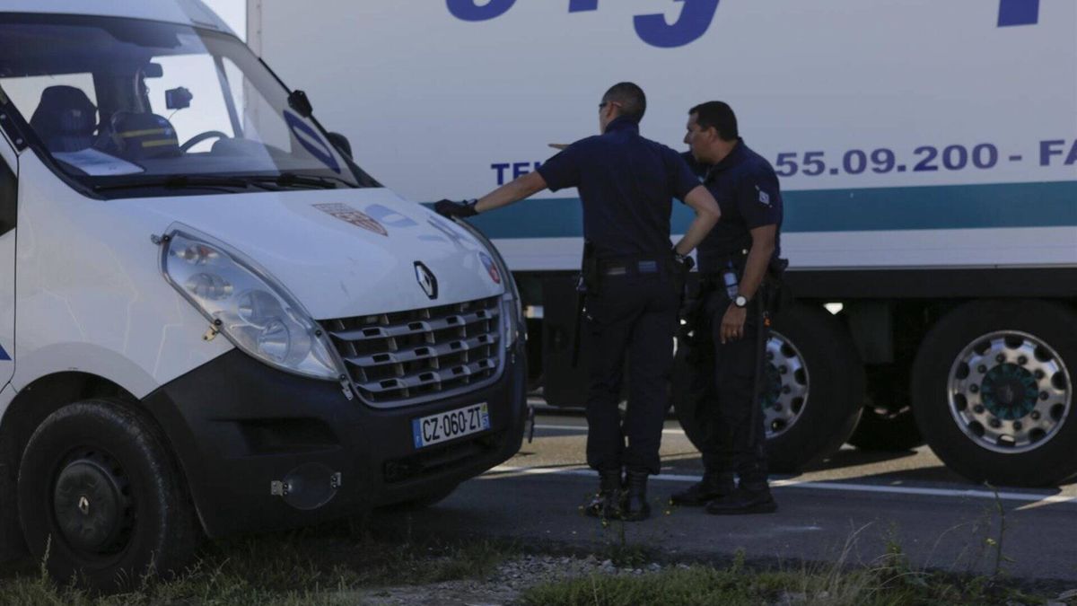 Un policía mata a un hombre armado con una katana en Calais (Francia)