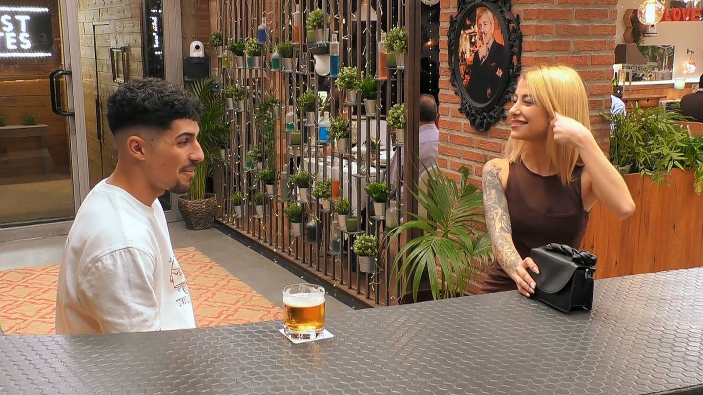 Álvaro y Sonia, en 'First Dates'. (Mediaset)