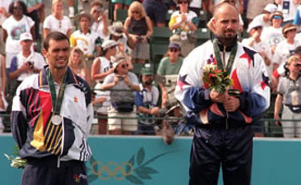 Foto: Sergi Bruguera: "Si Agassi hizo trampas, no merece la medalla olímpica"