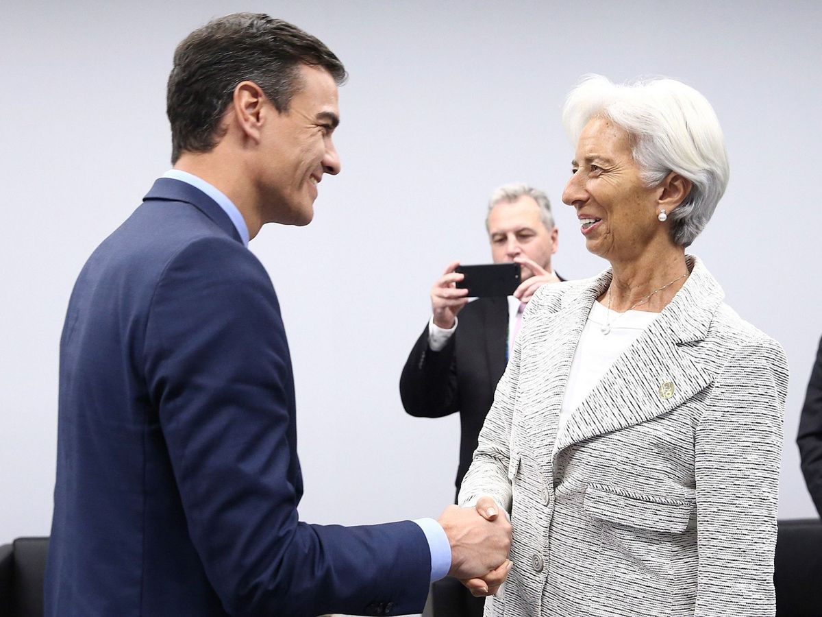 Foto: Pedro Sánchez, presidente del Gobierno, coincide con Christine Lagarde, presidenta del BCE. (Efe / Calvo)