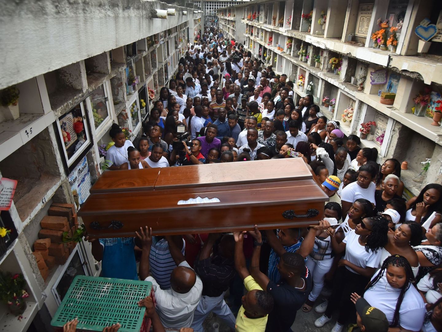 Vista del sepelio de la lideresa social asesinada en Tierralta (Córdoba), María del Pilar Hurtado, en Puerto Tejada, Cauca (Colombia). (EFE)