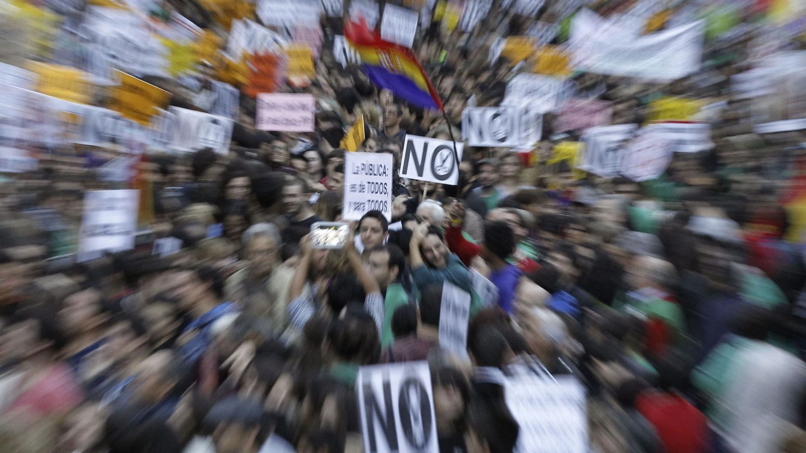 Foto: Manifestación de 2013 contra los recortes y la Ley Orgánica de Mejora de la Calidad Educativa. (EFE)