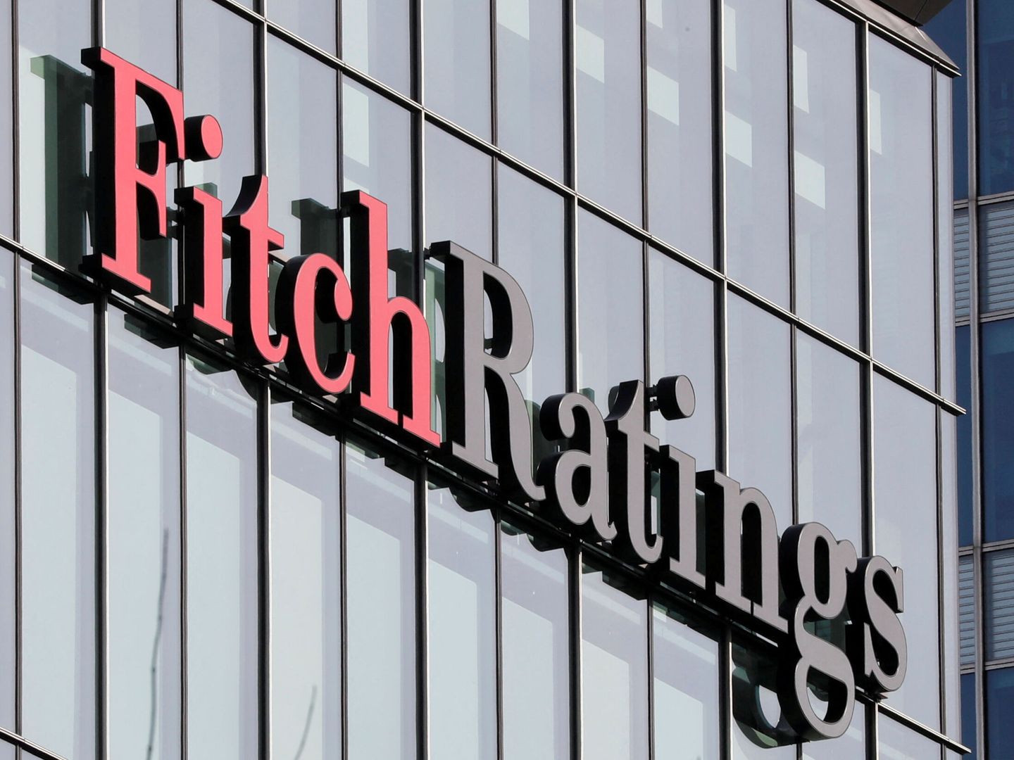 Logo de la sede de Fitch en Londres. (Reuters/Reinhard Krause)