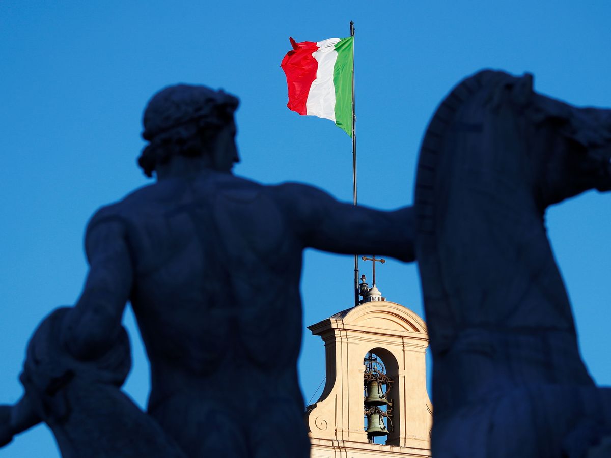 Foto: Una bandera italiana en el Palacio del Quirinal. (Reuters)