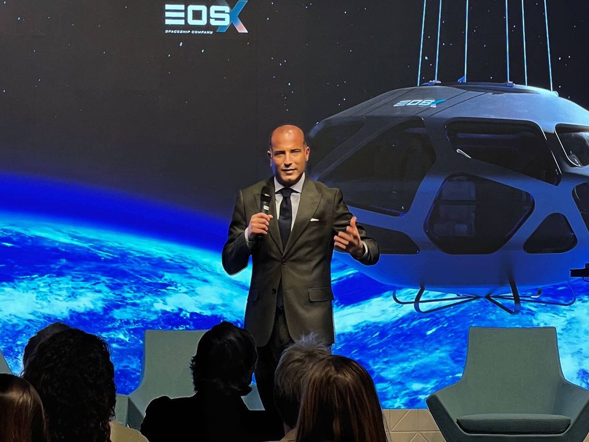 Foto: Kemel Kharbachi, fundador y CEO de EOS-X Space, presentó una visión integral de la situación. (Cortesía)