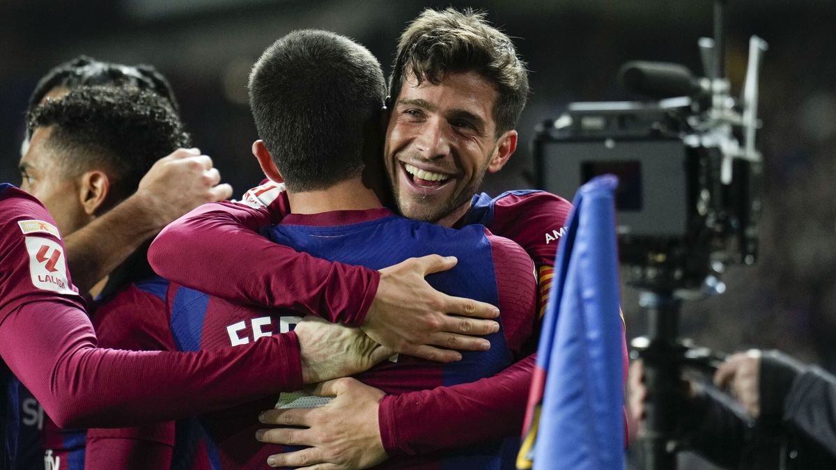 Un doblete de Sergi Roberto da la victoria al Barcelona ante el colista Almería (3-2)