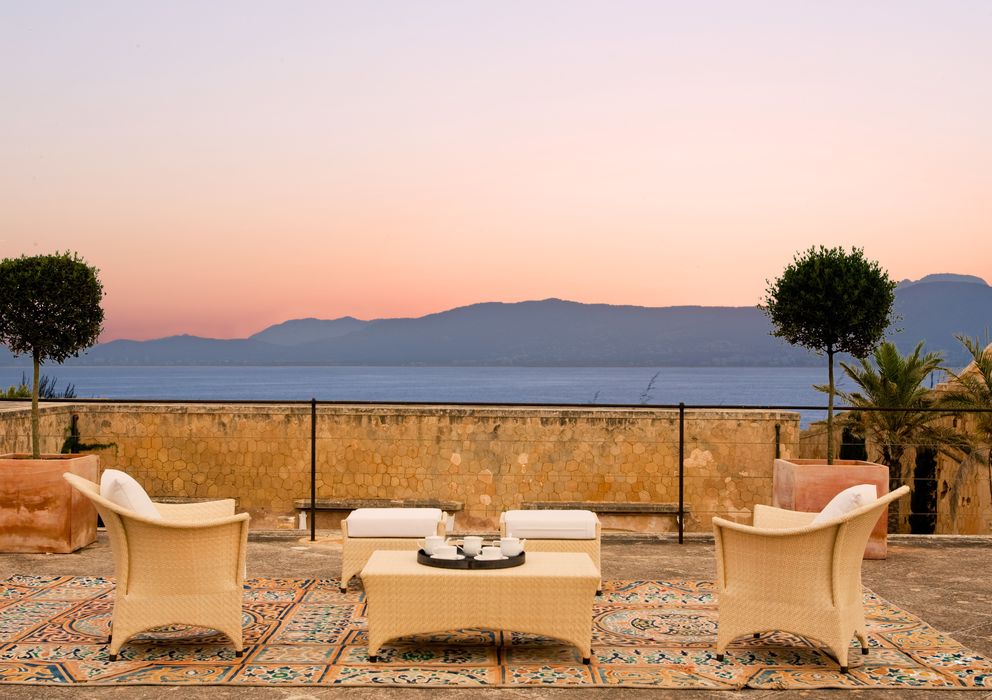Foto: La terraza del hotel de lujo Cap Rocat se asoma a la bahía de Palma de Mallorca