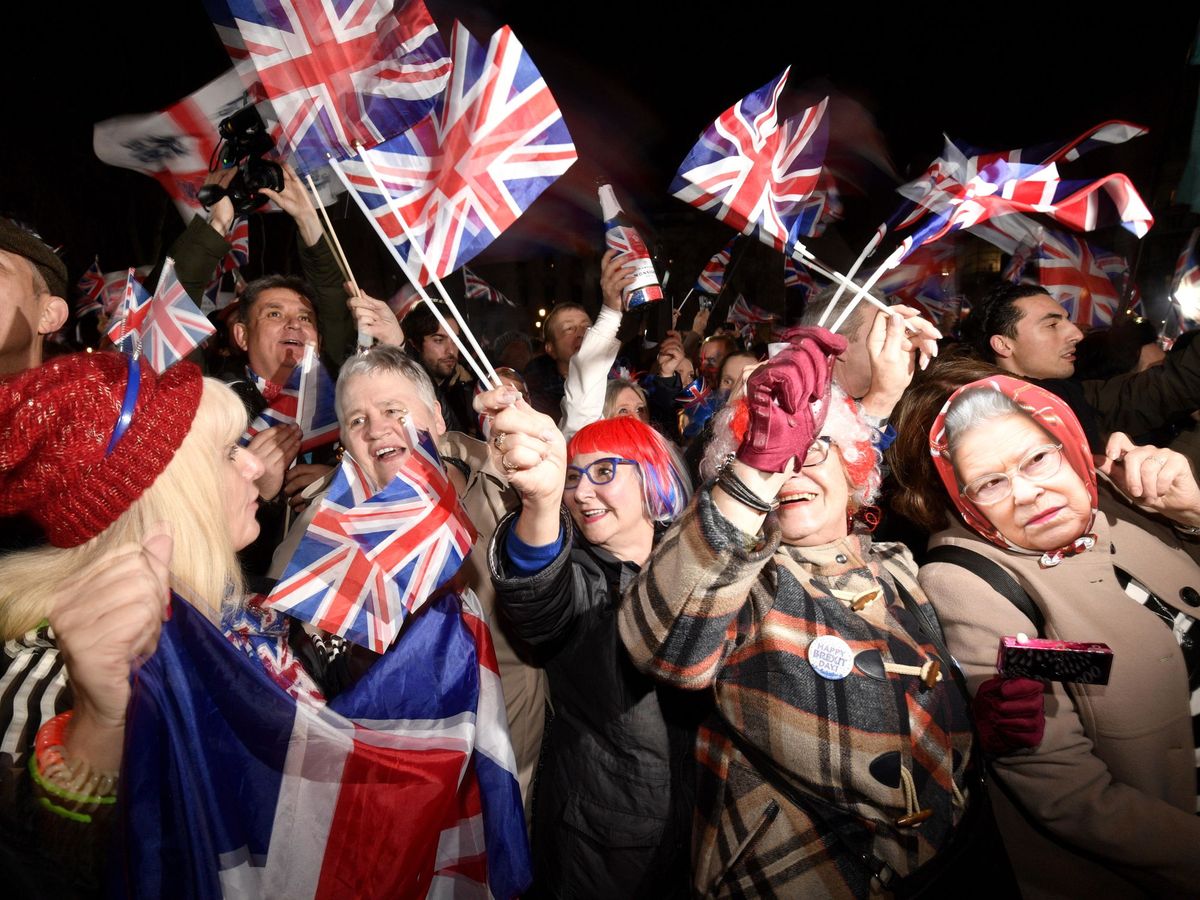 Foto: Londinenses celebran el Brexit. (EFE)