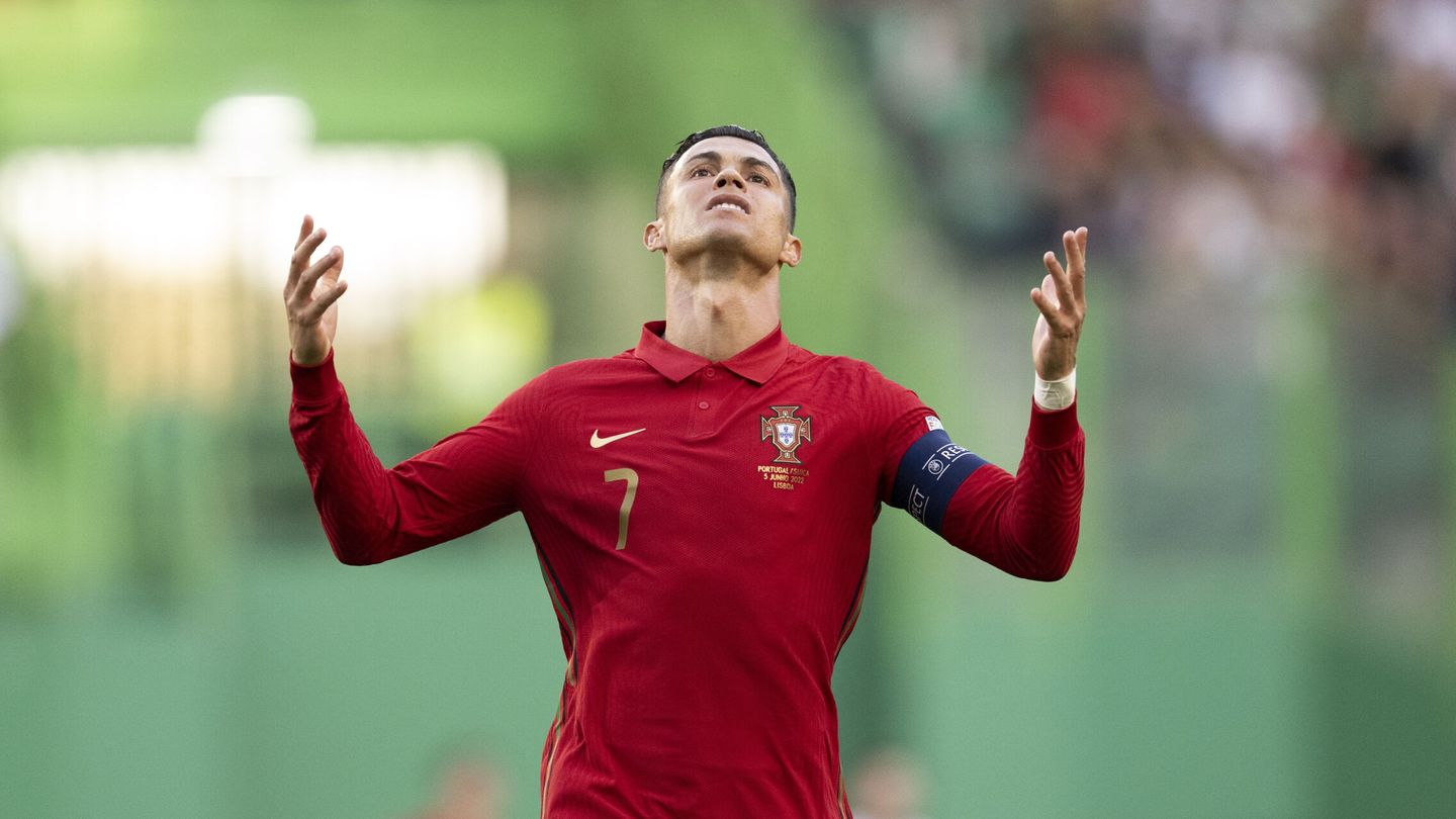 Cristiano Ronaldo se desespera en un partido con Portugal. (EFE/Luis Díez)