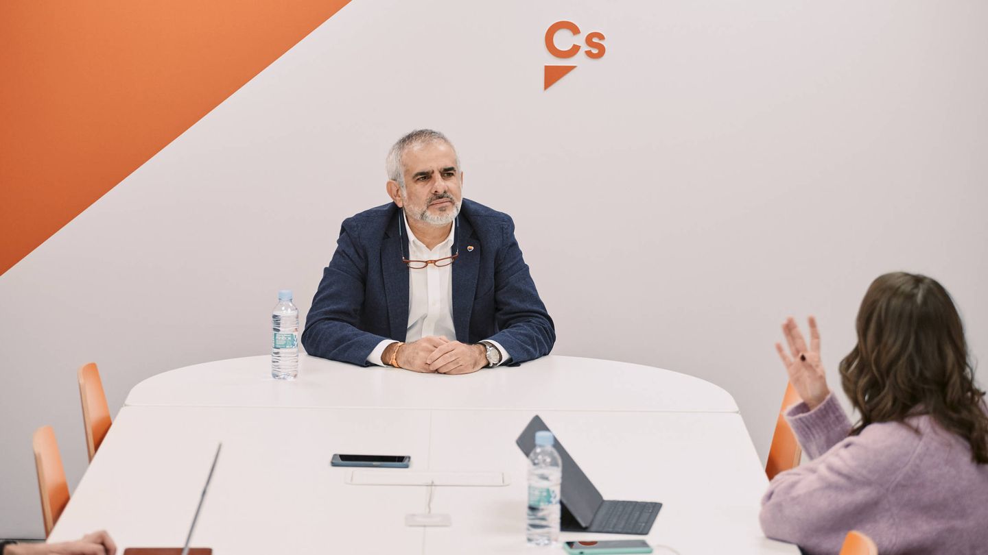 Carlos Carrizosa durante la entrevista con El Confidencial. (Jorge Álvaro Manzano)