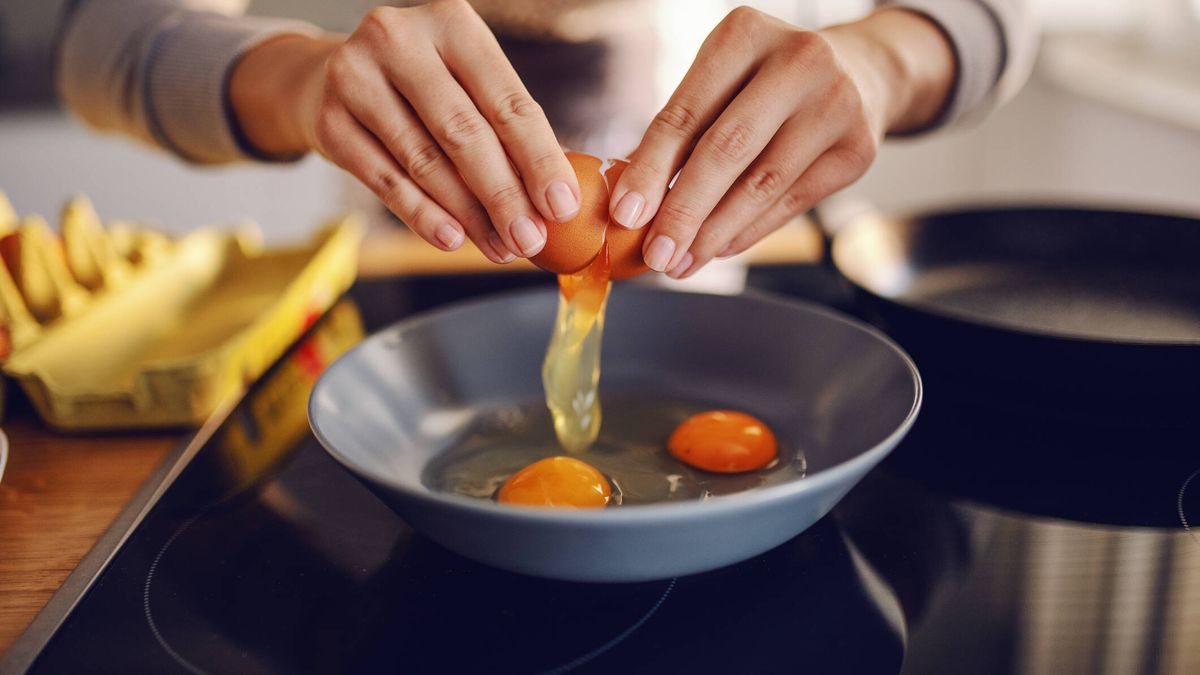 ¿Cuál es la forma más segura de cascar un huevo? Y no, no es con el filo de la encimera