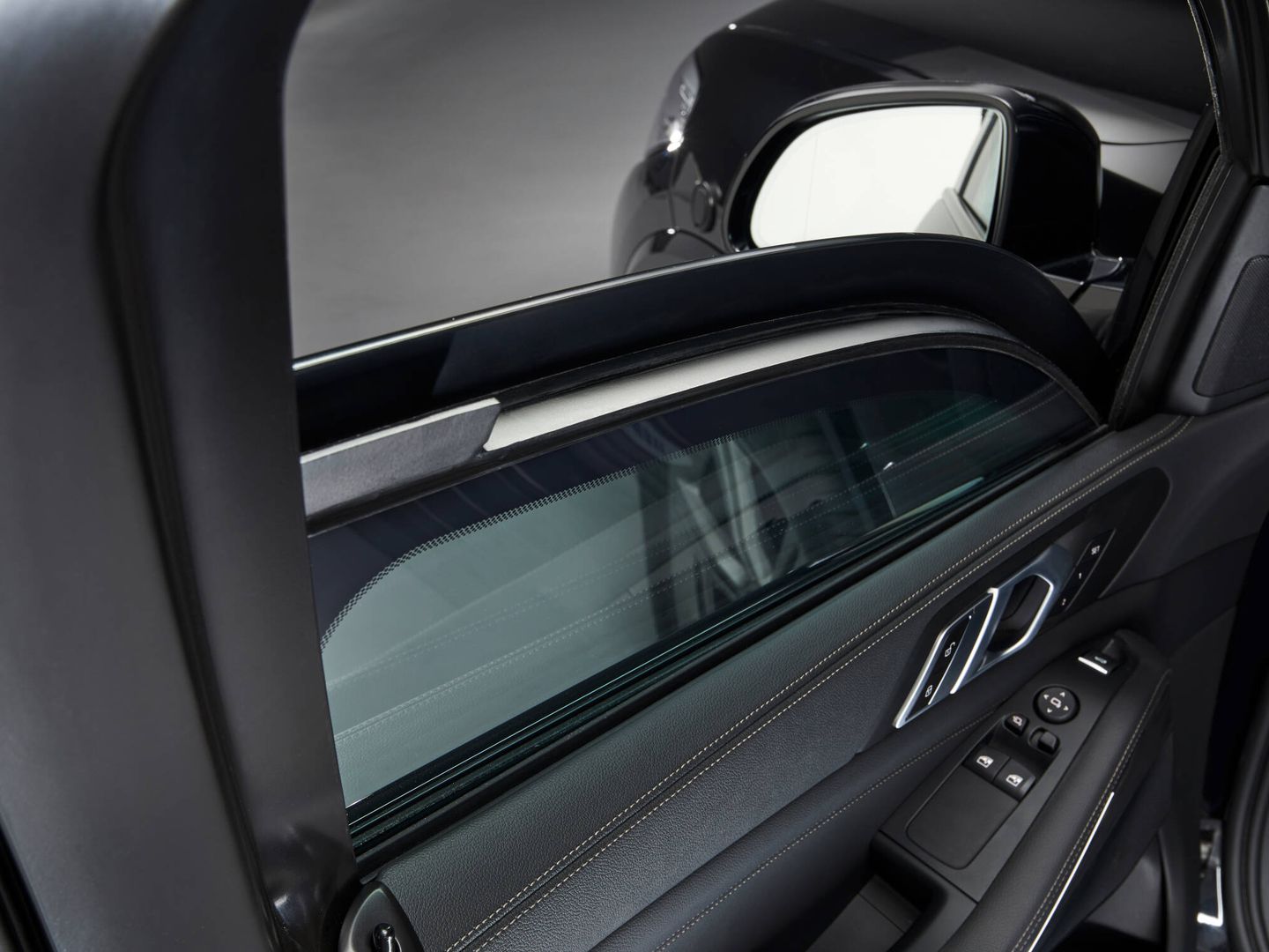 Los cristales de seguridad de los X5 blindados tienen unos 30 milímetros de espesor. (BMW)