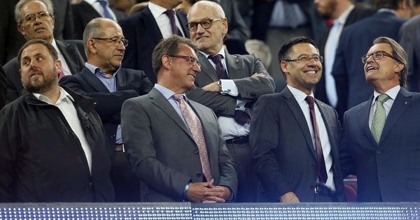 Foto: Bartomeu y Junqueras en el palco del Camp Nou. (EFE) 