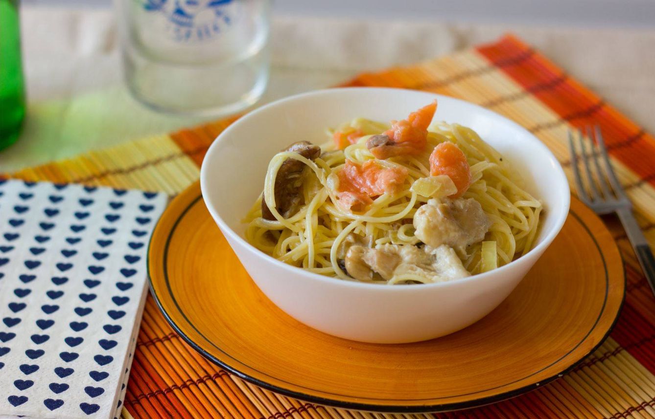 Foto: Espaguetis con salmón y setas