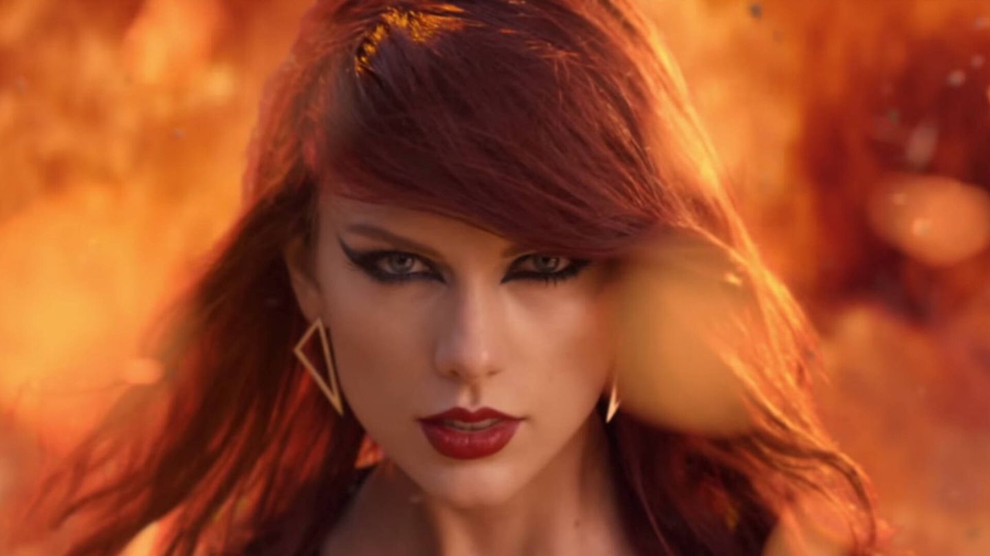 Taylor Swift, en el videoclip de 'Bad blood' (2015), maquillada por Lorrie Turk. 