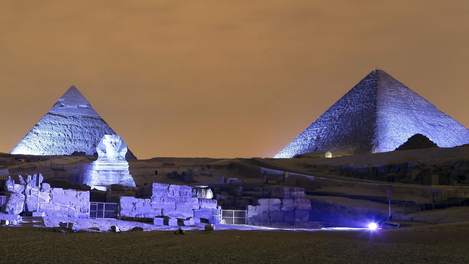Foto: Giza fue iluminada el 24 de octubre para celebrar el 75 aniversario de la ONU. (Efe/Khaled Elfiqi)