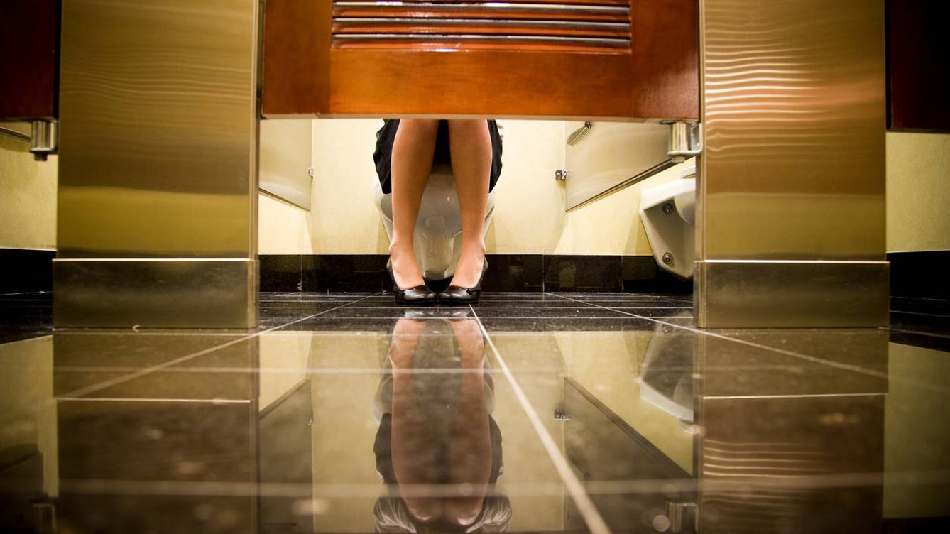 Foto: Una mujer en el cuarto de baño