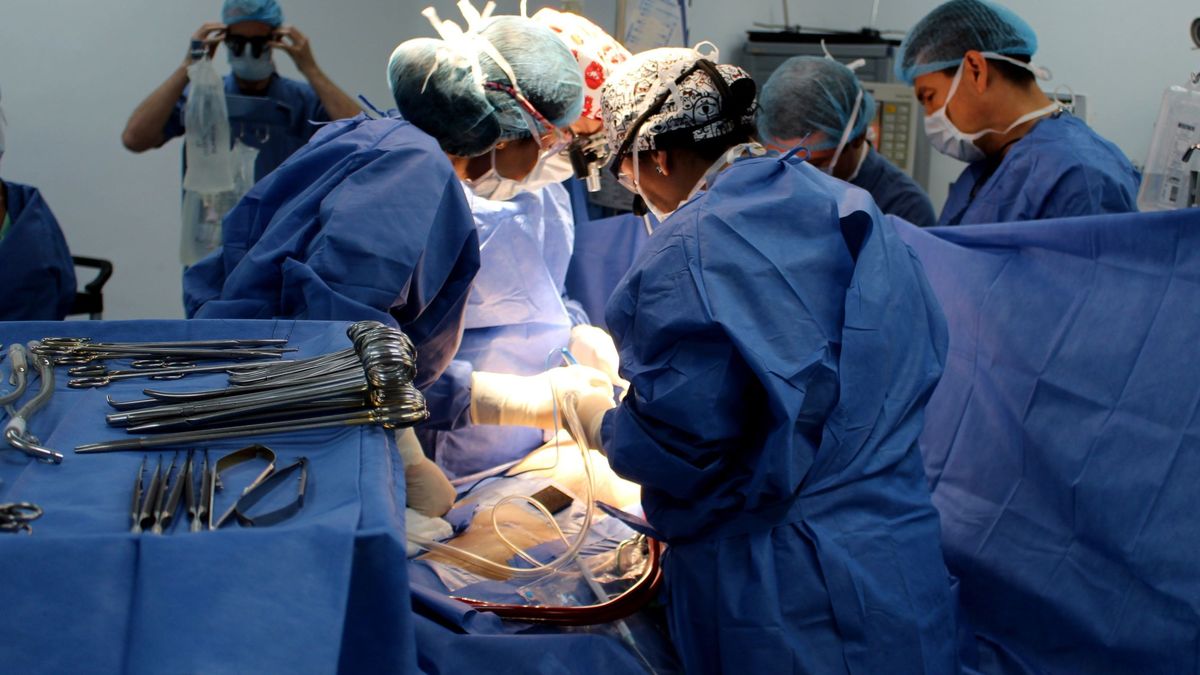A juicio dos cirujanos por dejar una gasa en el interior del abdomen de una paciente