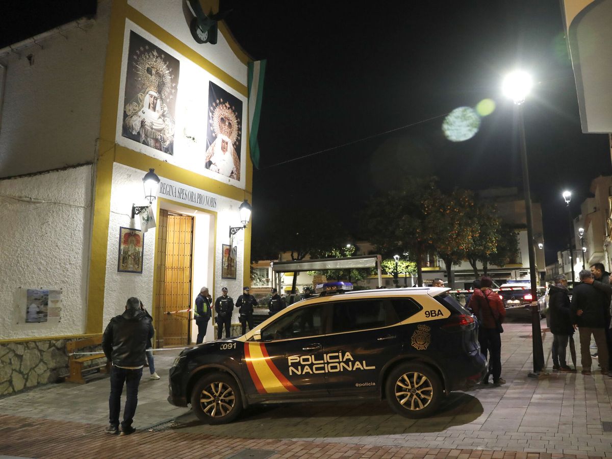 Foto: Exteriores de la Parroquia de San Isidro, en la que fue apuñalado al sacerdote Antonio Rodríguez. (EFE/Carrasco Ragel)