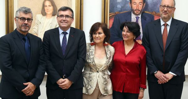 Foto: Carmen Calvo, con los secretarios de Estado Miguel Ángel Olivar, José Antonio Montilla y Soledad Murillo, y el subsecretario Antonio Hidalgo, este 12 de junio. (EFE)