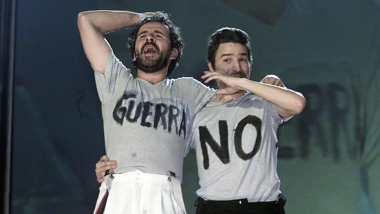 Foto: Willy Toledo y Alberto San Juan en los Premios Goya de 2003. (Efe)