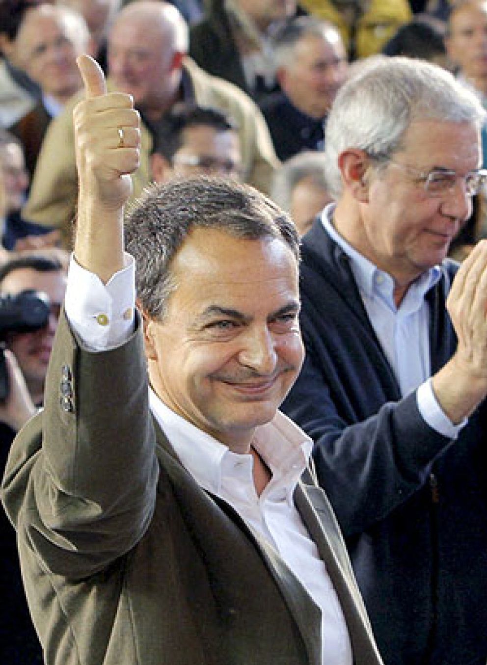 Foto: Zapatero exige a bancos su apoyo porque no es momento de grandes beneficios