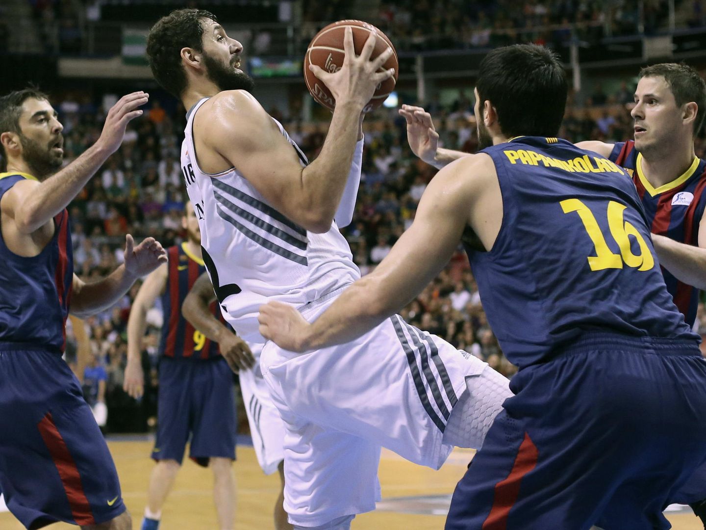 Nikola Mirotic ganó dos Copas del Rey y una ACB con el Real Madrid antes de irse a la NBA en 2014. (EFE)