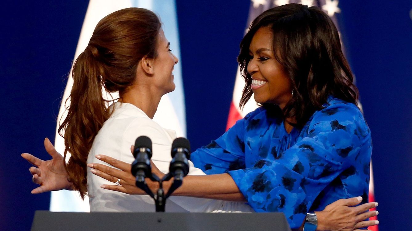 Foto: Michelle Obama y Juliana Awada se funden en un abrazo (Reuters)