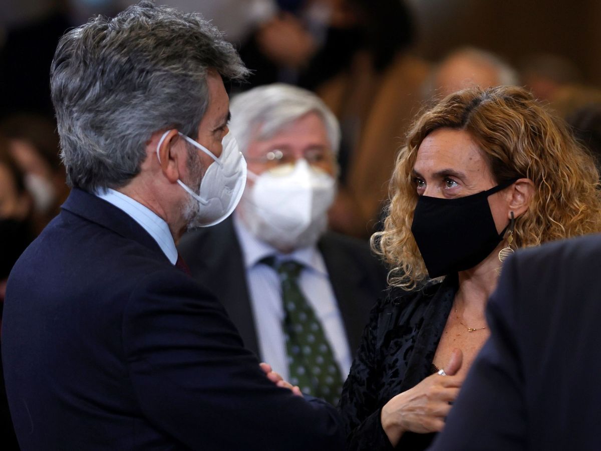 Foto: El presidente del Tribunal Supremo, Carlos Lesmes, junto a la presidenta del Congreso, Meritxell Batet. (EFE)