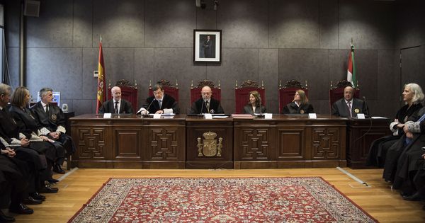 Foto: El Fiscal General del Estado, José Manuel Maza (c) en un acto en Bilbao. (EFE)