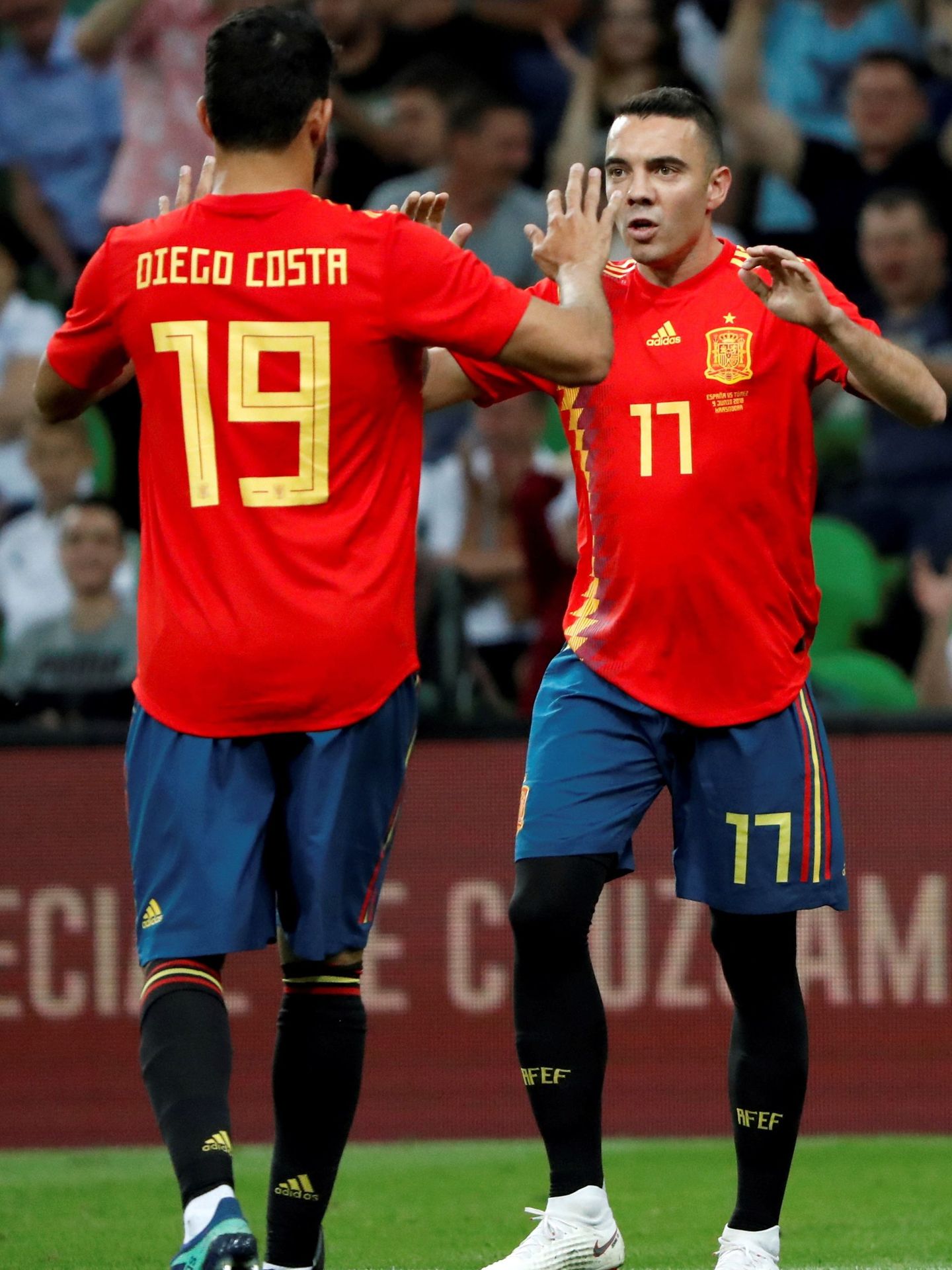 Iago Aspas celebra el gol con Diego Costa. (Efe)