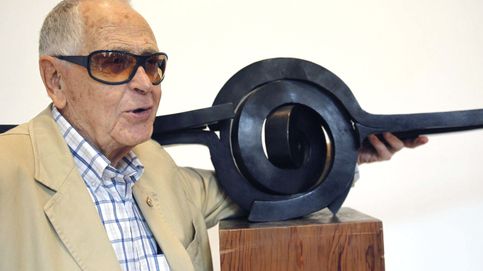 Muere a los 94 años el escultor Martín Chirino, el herrero que dibujó el espacio