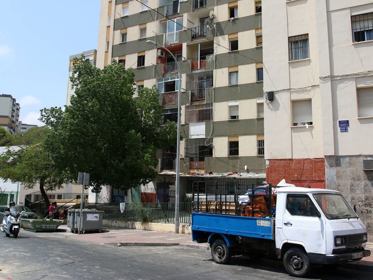 Foto: Exterior de la 'narcotorre' de la calle Cabriel de Málaga, en 2018. (Álex Zea)