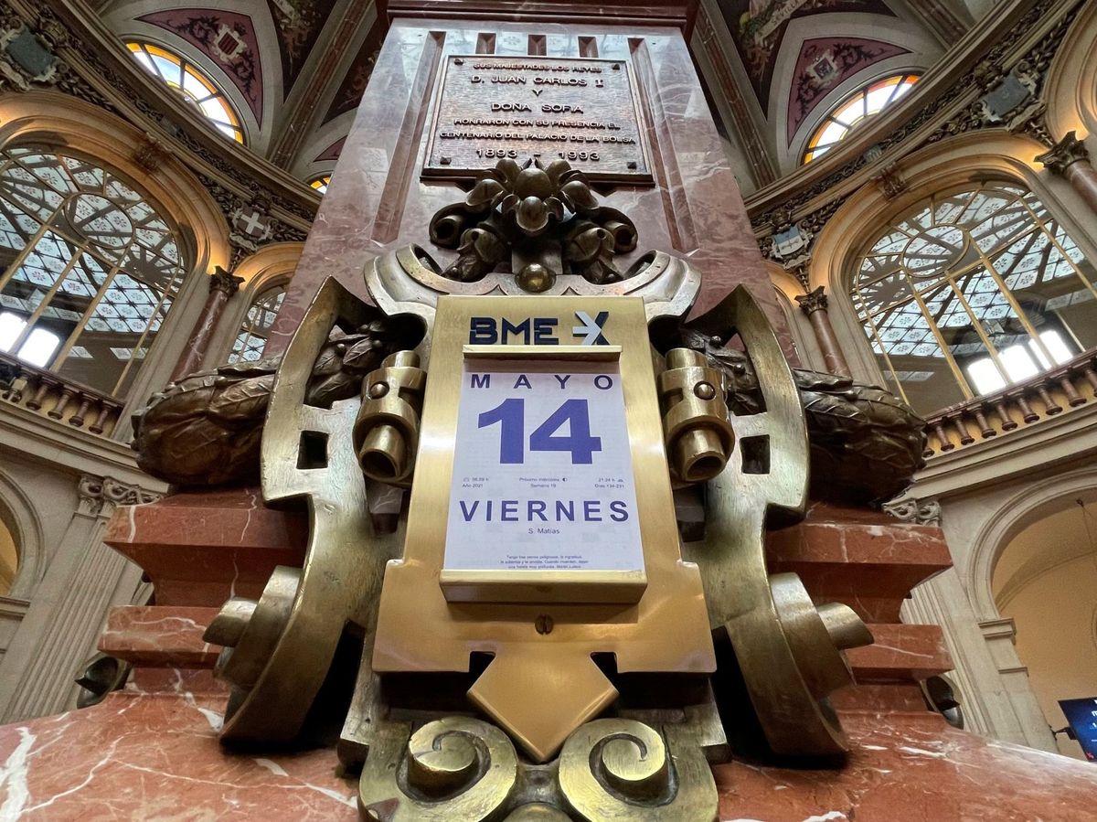 Foto: Interior de la Bolsa de Madrid este viernes. (EFE)