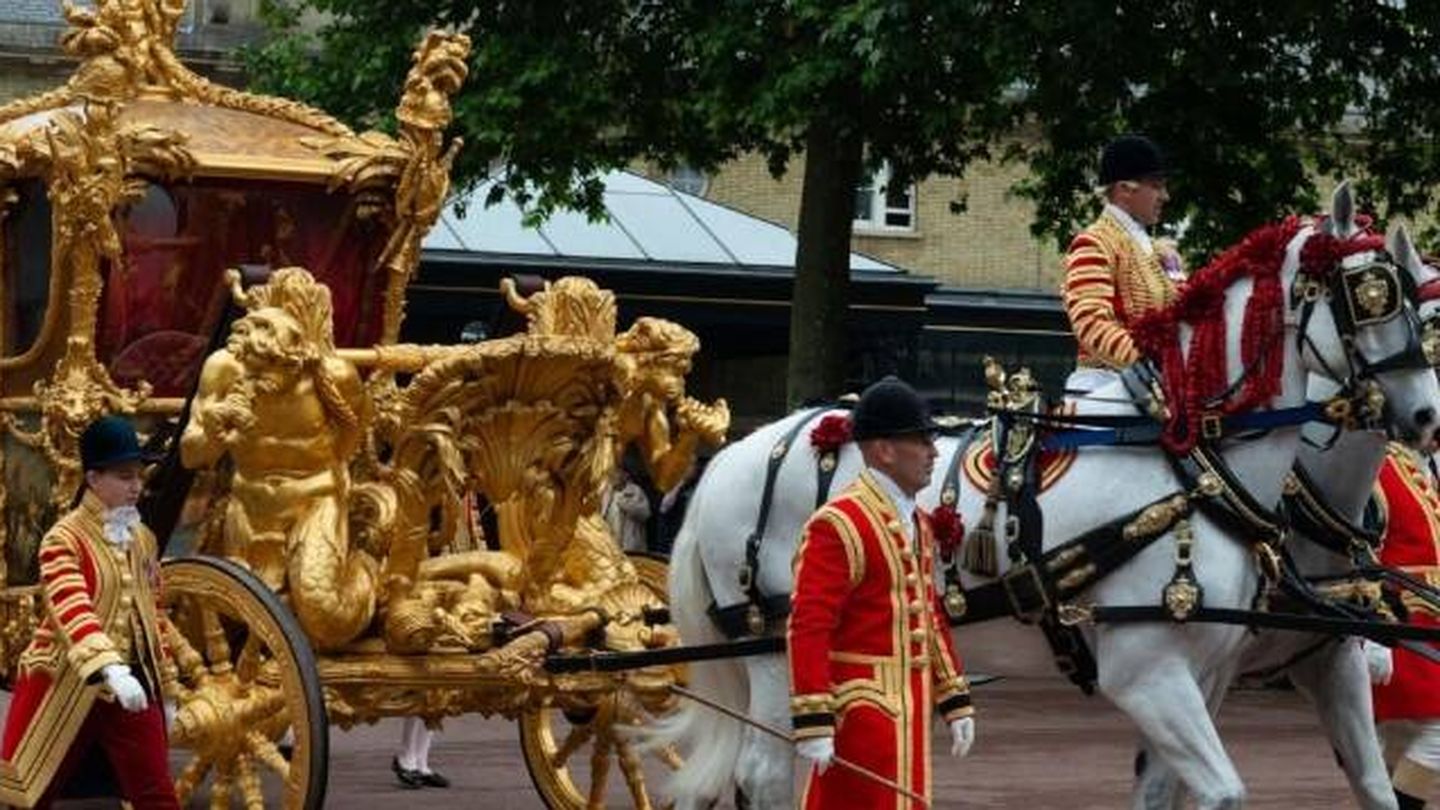 Carroza dorada tirada por caballos Windsor Grey en el Jubileo de Isabel II. (Cortesía/Royalmews)