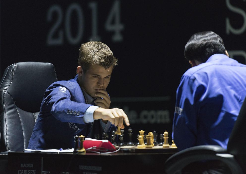 Foto: Carlsen, durante una de las partidas de la final (EFE).