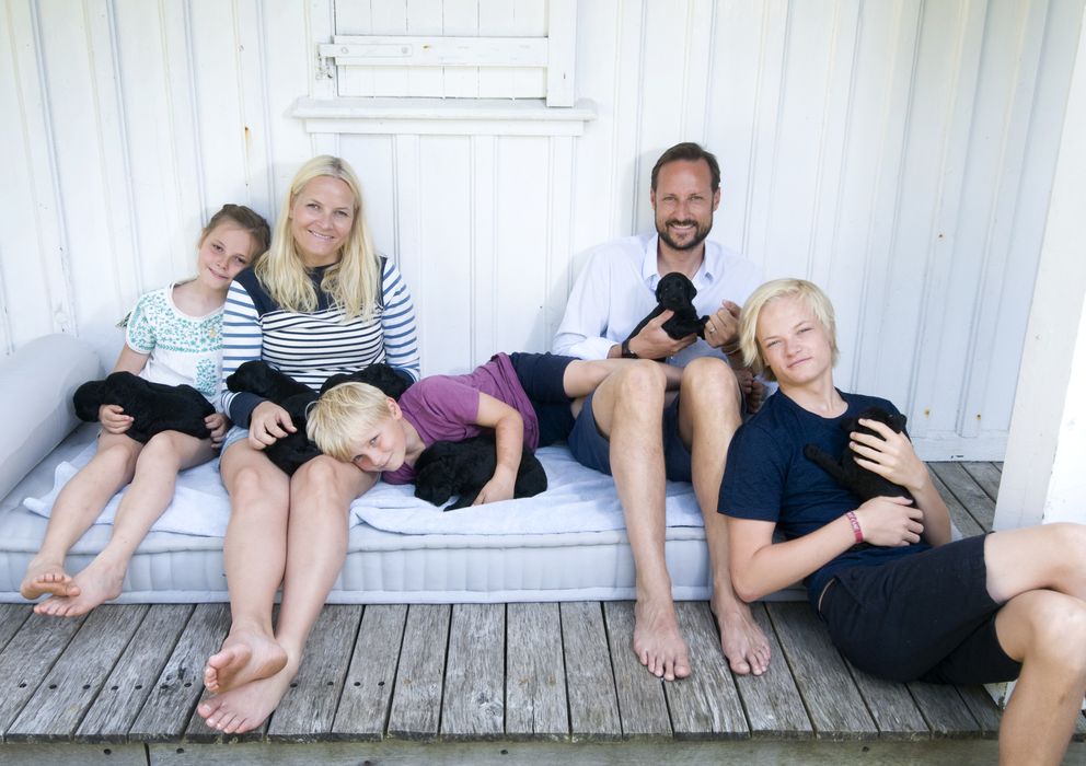 Foto: Mette Marit junto a su marido y sus hijos el verano pasado (Gtres)