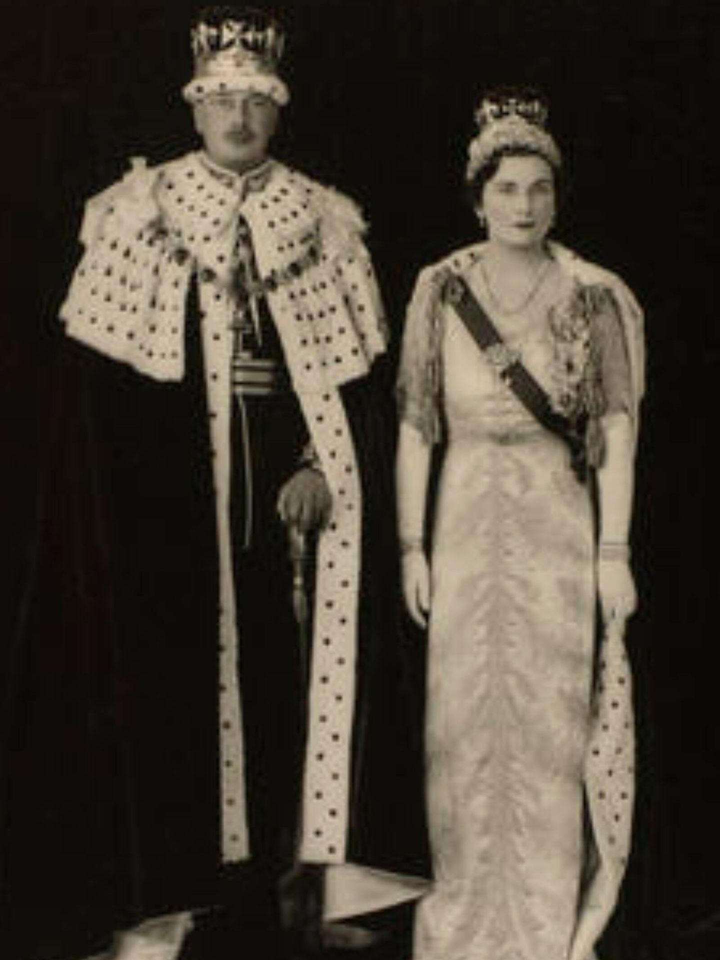 Los príncipes Alice y Enrique, en un retrato oficial de 1937 durante la coronación de Jorge VI. (Cortesía/Royal Collection Trust)