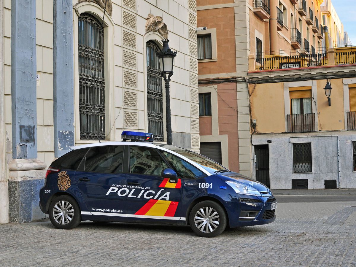 Foto: Es la primera denuncia de estas características ante la Policía Nacional en A Coruña (iStock)