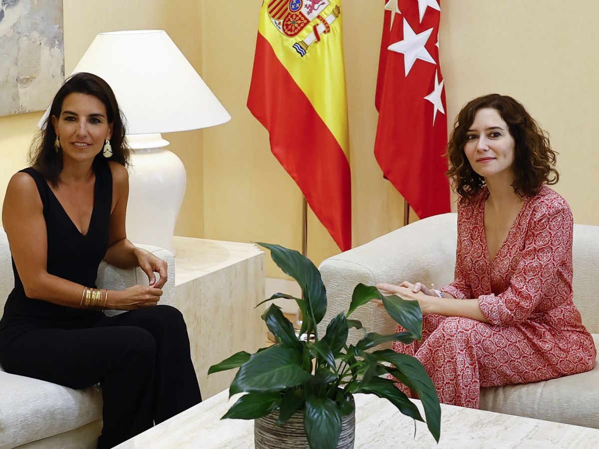 Foto: Rocío Monasterio e Isabel Díaz Ayuso, durante la reunión que mantuvieron en verano. (EFE/Sergio Pérez)
