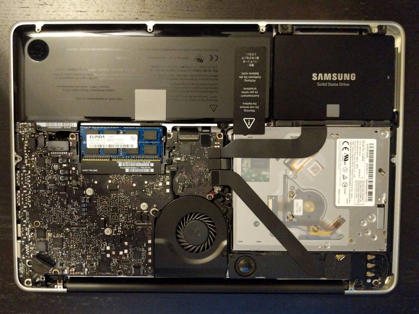 Parte interior del MacBook Pro 2013 (Foto: Wikimedia)