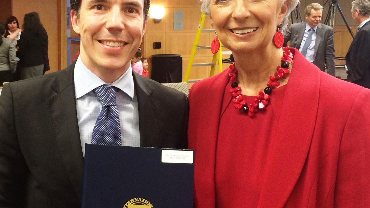 El FMI premia a Carlos Mulas, exmarido de la ficticia Amy Martin y exideólogo del PSOE