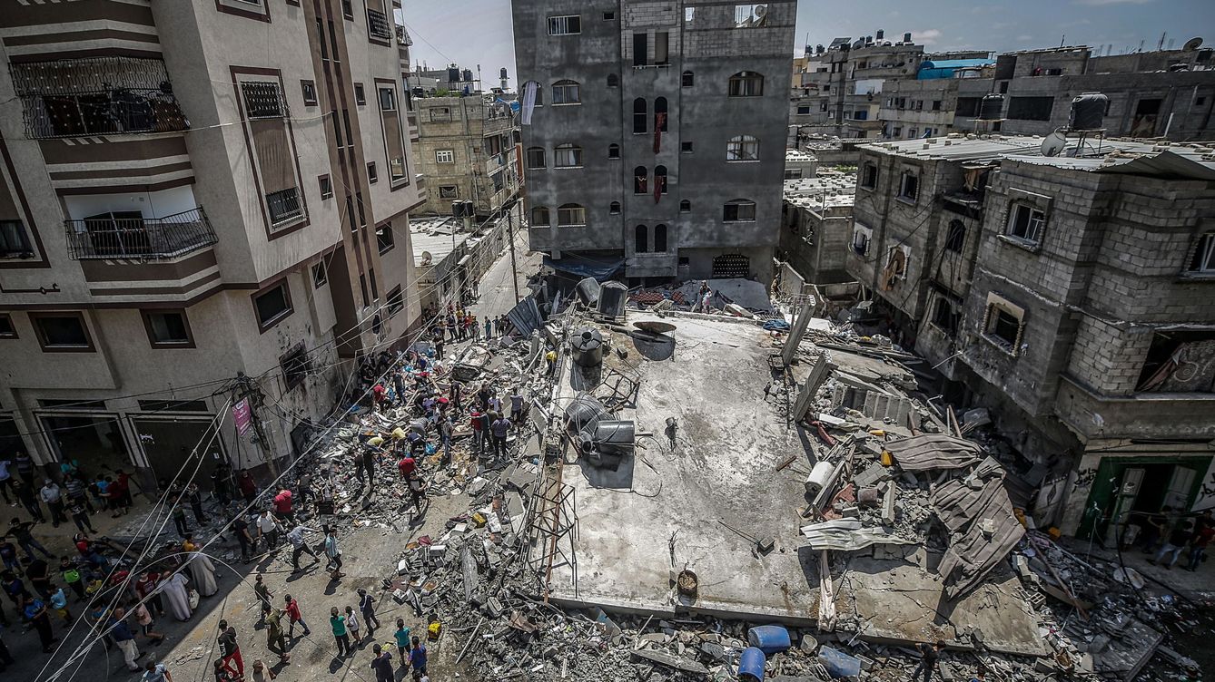 Foto: Escenas de destrucción en Gaza tras un bombardeo israelí. (EFE)