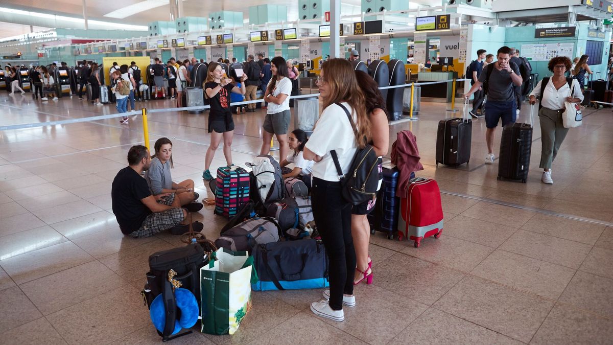 La huelga y las lluvias obligan a cancelar 135 vuelos este fin de semana en El Prat 
