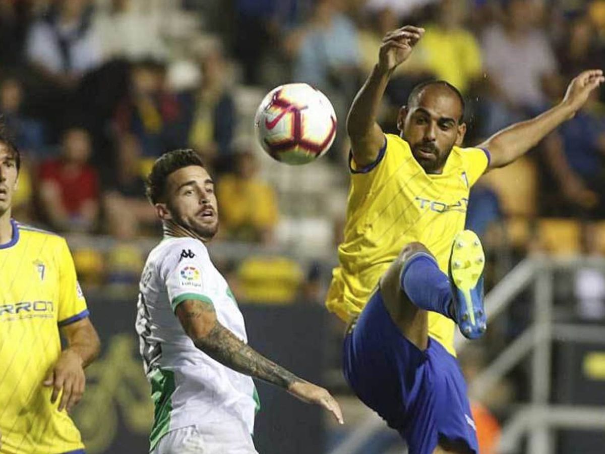 Foto: Fali durante un partido con el Cádiz en el estadio Ramón de Carranza