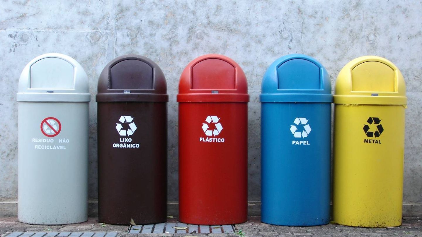 En algunos países, existen contenedores solo para el plástico.