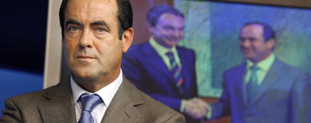 Zapatero se cubre el flanco de la derecha con Bono y ‘roba’ la iniciativa a Rajoy