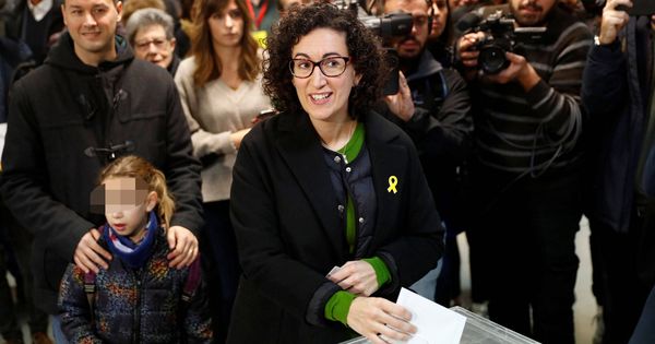 Foto: Marta Rovira, votando durante las elecciones de Cataluña. (EFE)