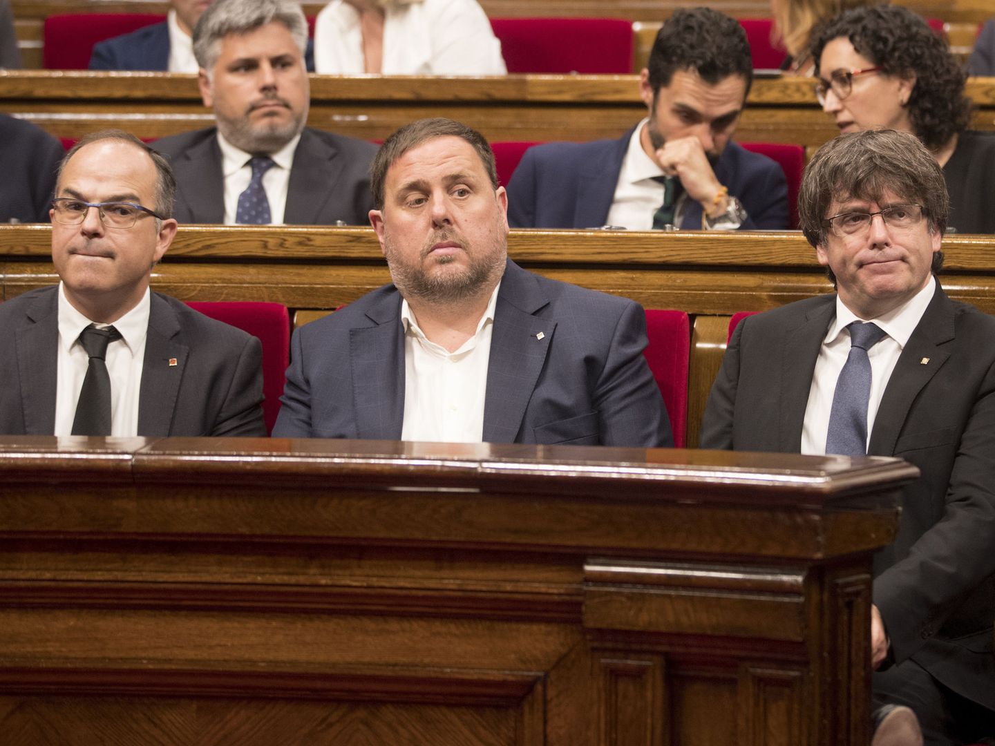 El presidente de la Generalitat, Carles Puigdemont, su vicepresidente, Oriol Junqueras, y el conseller de Presidencia, Jordi Turull. (EFE)
