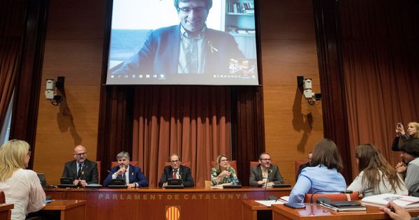 Foto: Puigdemont presidió hoy junto a Quim Torra una reunión convocada por el grupo parlamentario de JxCAT. (EFE)